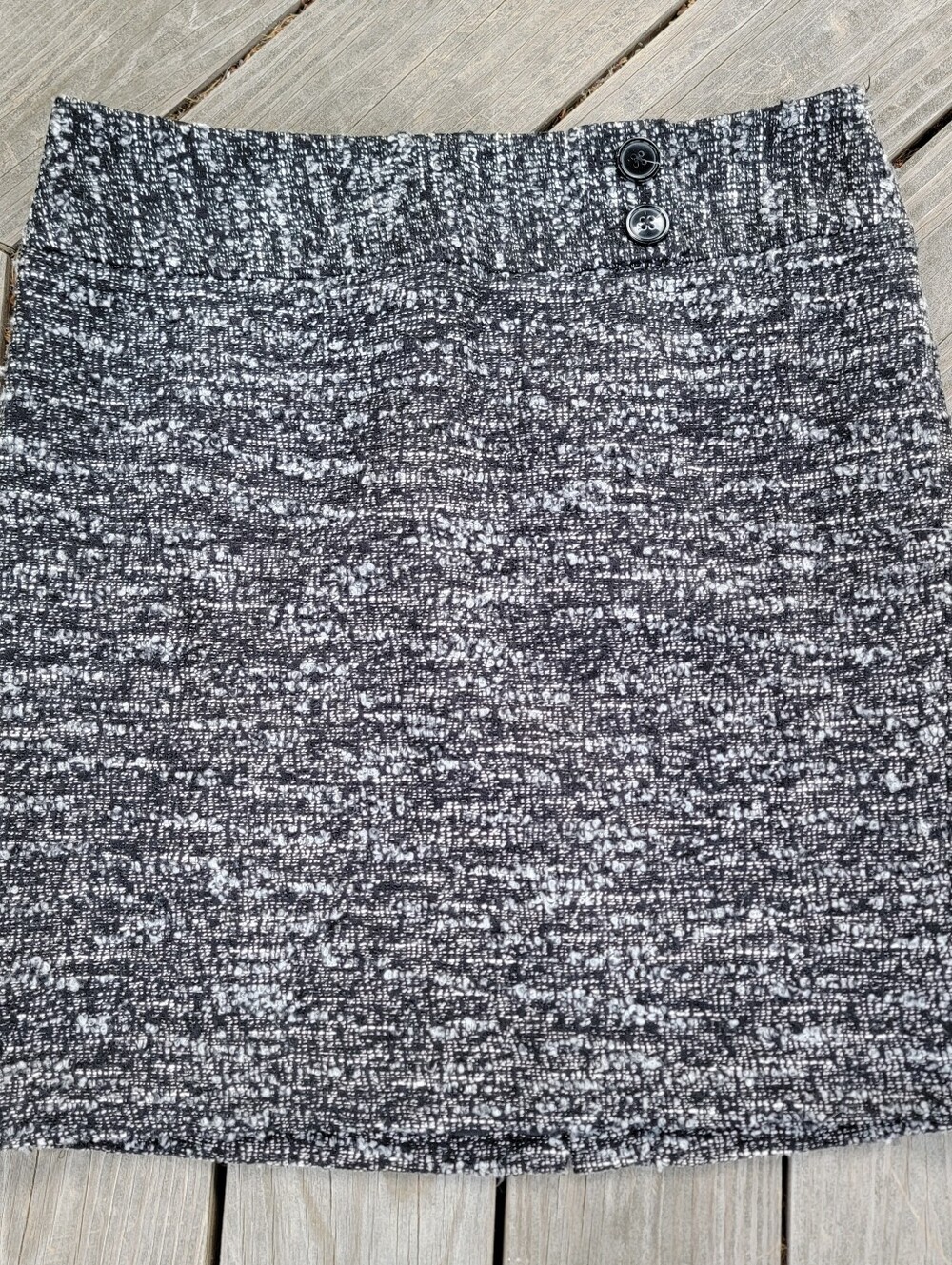 Ann Taylor size 8 knee length black and white business casual textured skirt